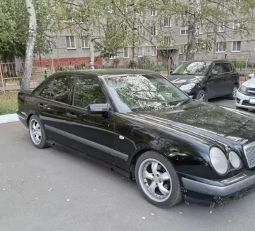 Купить Mercedes-Benz E 240 2400 см3 МКПП (170 л.с.) Бензин инжектор в Геленджик: цвет Черный Седан 1998 года по цене 430000 рублей, объявление №25685 на сайте Авторынок23