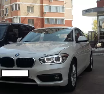 Купить BMW 118i 1499 см3 АКПП (136 л.с.) Бензин инжектор в Краснодар: цвет белый минералик Хетчбэк 2017 года по цене 1270000 рублей, объявление №15146 на сайте Авторынок23