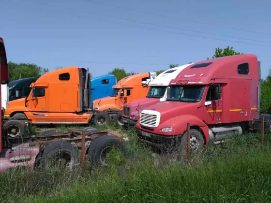 Разборка Американских грузовиков тягачей Кропоткин
