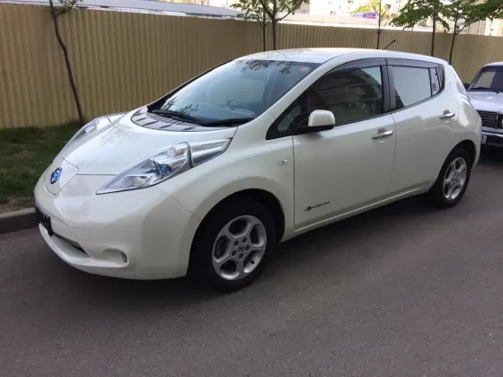 Купить Nissan Leaf 1 см3 АКПП (109 л.с.) Электрический в Краснодар: цвет Белый перламутр Хетчбэк 2012 года по цене 555000 рублей, объявление №17226 на сайте Авторынок23