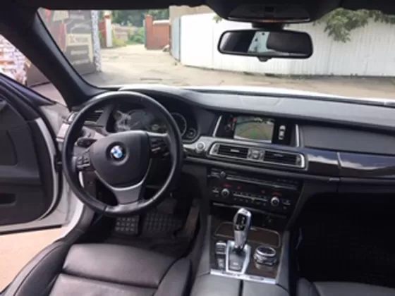 Купить BMW BMW 7 серии V (F01/F02/F04) Рестайлинг 740Li xDrive 3000 см3 АКПП (320 л.с.) Бензин инжектор в Москва: цвет белый Седан 2015 года по цене 2100000 рублей, объявление №19974 на сайте Авторынок23