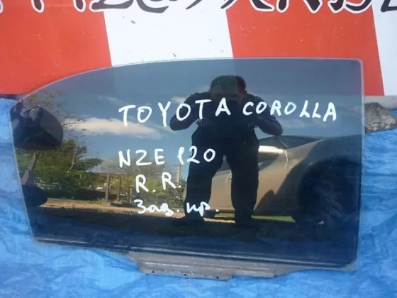 Стекло двери заднее правое б.у. на Toyota Corolla NZE121 седан Краснодар