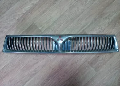 Решетка радиатора Mitsubishi Galant (кузов EA) 1999 (б.у) Краснодар