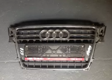 Решетка радиатора на Audi A4 (B8) ст.Динская